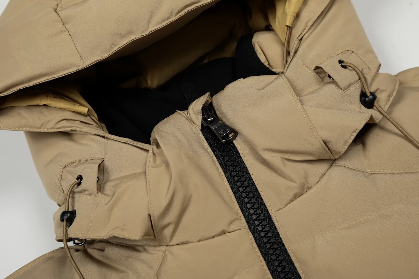 P720 Top quality" Style number: 9004# [Ralph Lauren winter basic classic embroidered men's and women's couple's same style hooded down jacket] ✅Ralph Lauren American retro arm zipper high version top-level down filling winter down jacket ✅100% high-quality white duck down, high version top-level down filling ✅Double-layer inner velvet to strictly prevent velvet running ✅Built-in adjustable drawstring, windproof and cold-proof, considerate and in place ✅Original version The maximum size can be worn up to 200 pounds. Loose and comfortable, no pressure. ✅Same style for male and female couples. Recommended OOTD outfits in winter~ Size: S-XL Color: Black White Khaki Navy Blue Light Blue